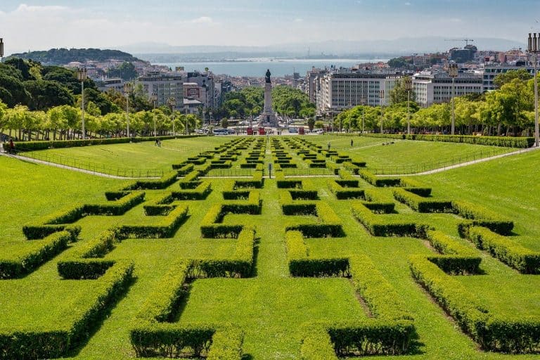 21 Epic Things to do in Lisbon, Portugal